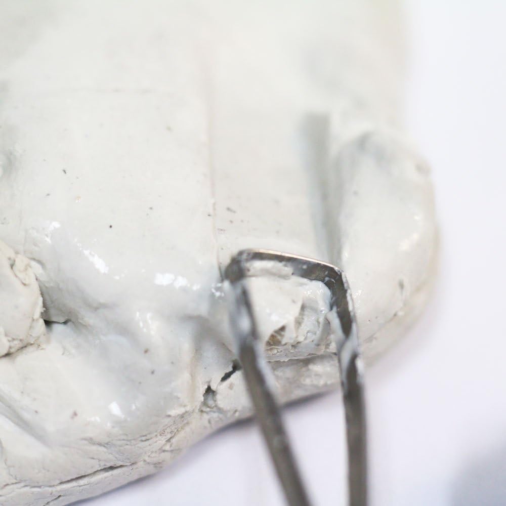 Mont Marte White Air Hardening Modeling Clay, 500g (1.1lb). Dries in Approximately 24 Hours. Suitable for Sculptors and Modelers of All Skill Levels. Mont Marte White Air Hardening Modeling Clay, 500g (1.1lb). Dries in Approximately 24 Hours. Suitable for Sculptors and Modelers of All Skill Levels.